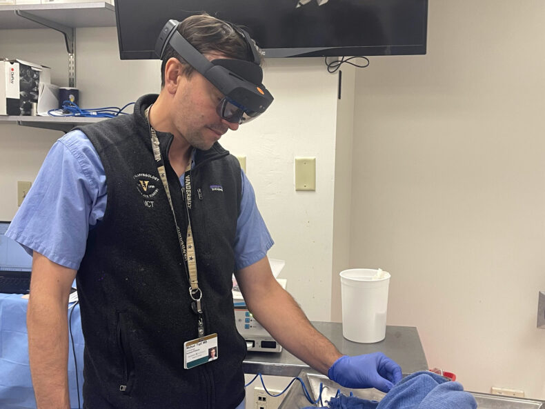 Grant supports development of head-mounted augmented reality system to guide tumor resection Grant supports development of head-mounted augmented reality system to guide tumor resection